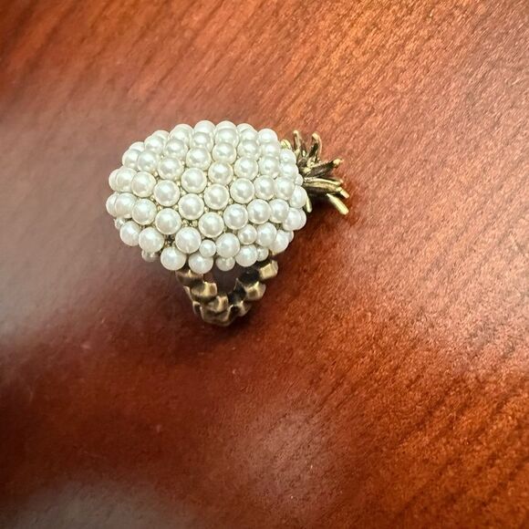 Brand new Gucci ring size 8 comes with box and dustbag - Picture 8 of 16